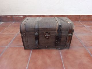 Baúl antiguo de madera