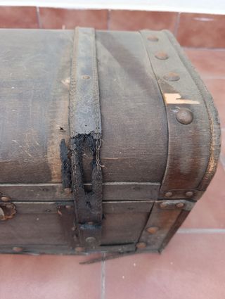 Baúl antiguo de madera