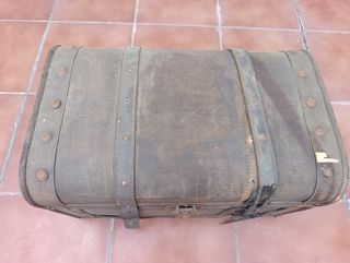 Baúl antiguo de madera