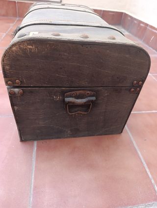 Baúl antiguo de madera