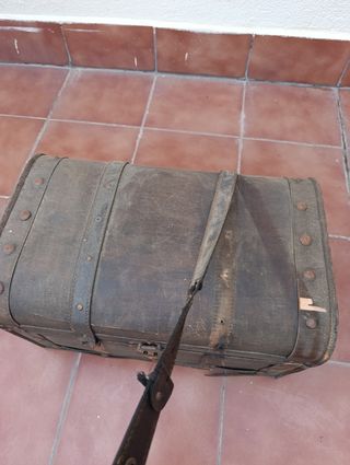 Baúl antiguo de madera