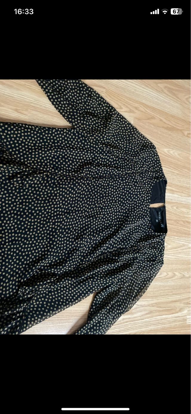 Blusa negra con lunares dorados
