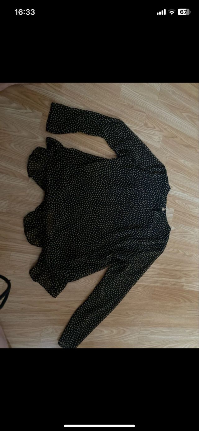 Blusa negra con lunares dorados