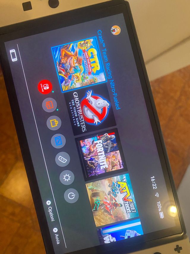 Nintendo Switch OLED bianca