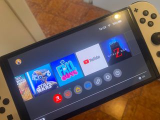 Nintendo Switch OLED bianca