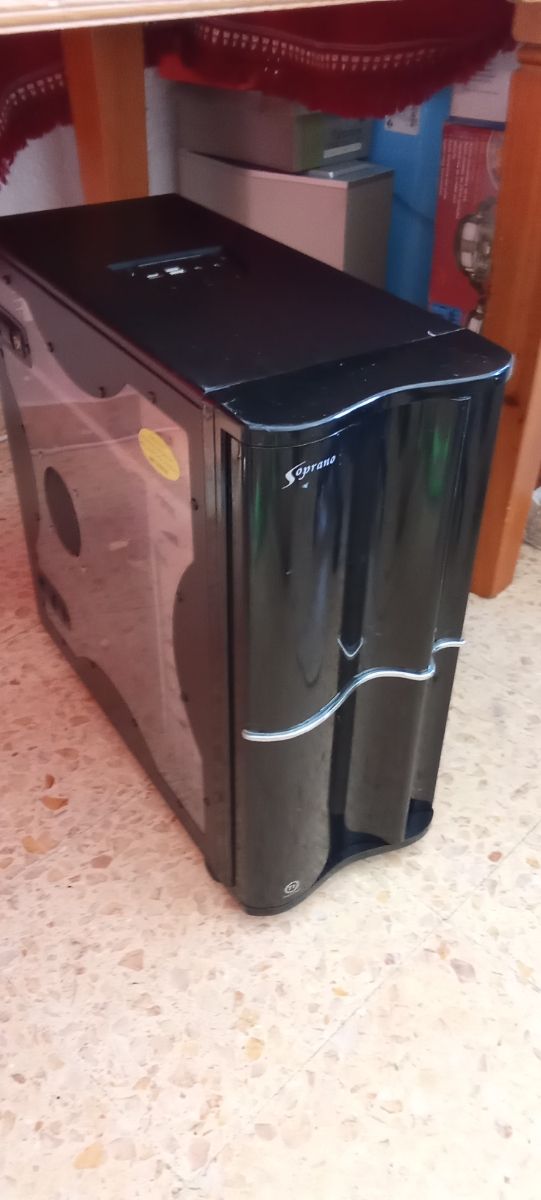 Torre PC Soprano negra - ideal restaurar