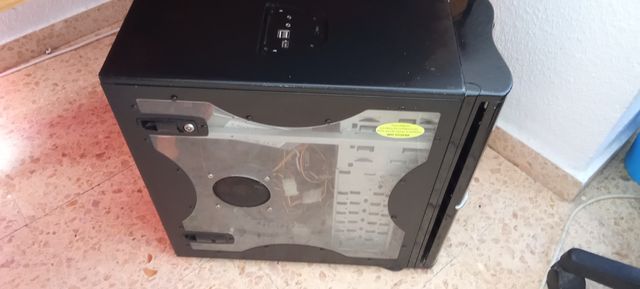 Torre PC Soprano negra - ideal restaurar