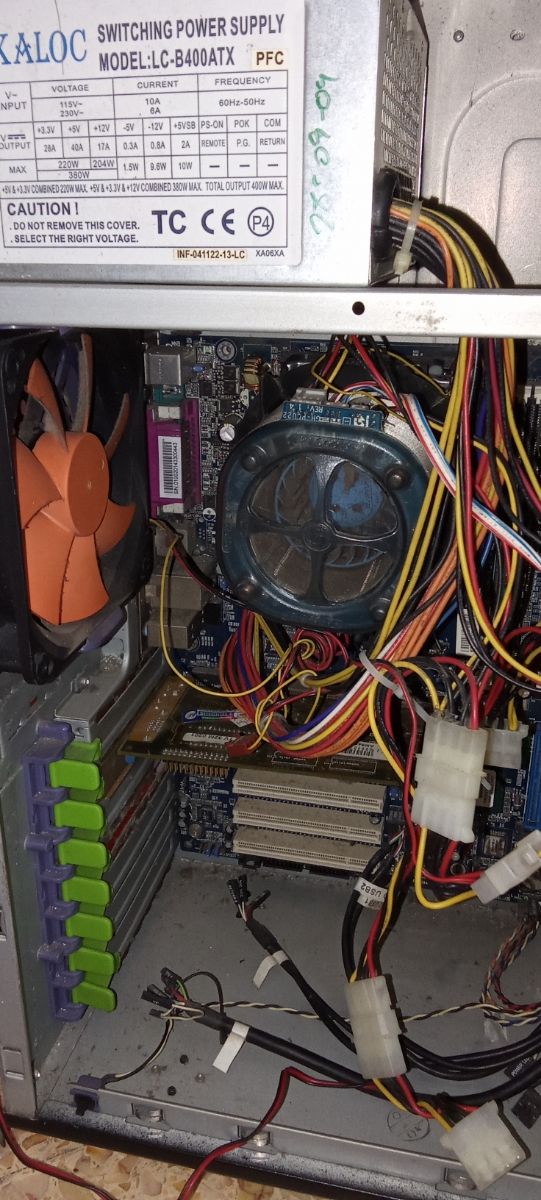 Torre PC Soprano negra - ideal restaurar