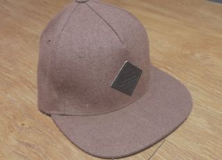 3 Gorras (24 euros)