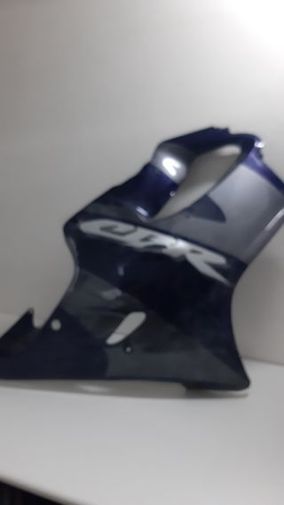 Carenado lateral dcho CBR600F4i

Para reparar 