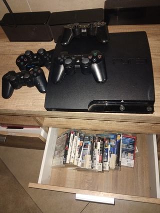 PS3 (PlayStation 3) + 4 mandos + 15 juegos