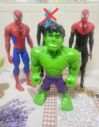 3 Figuras Marvel: Hulk, Spiderman