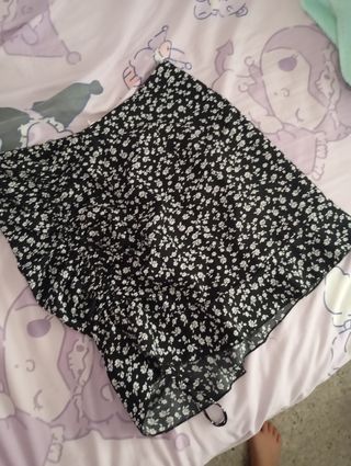 Mini falda negra Shein floral