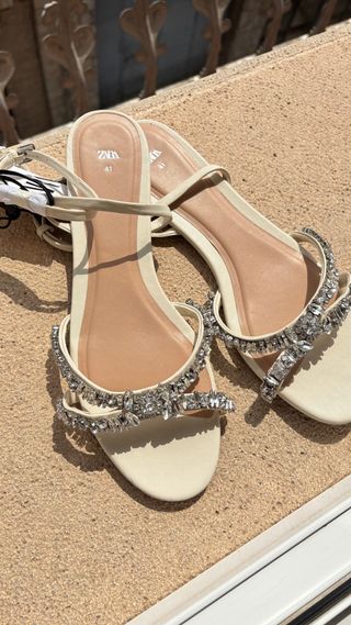 Sandalias Zara colr crema  talla 41