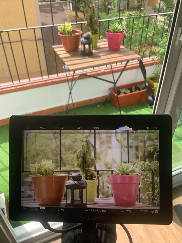 RED KOMODO-X + Operador con patines en linea.