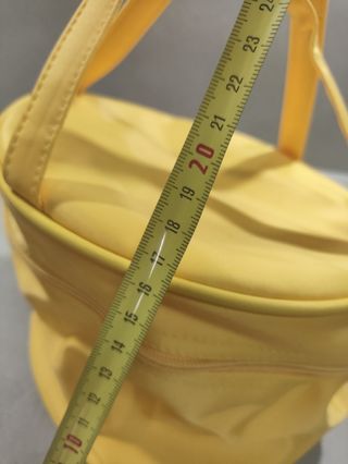 Neceser amarillo tipo piel+set manicura