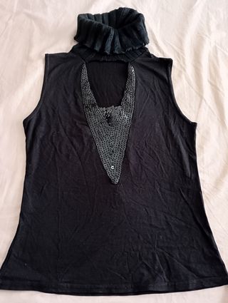 Top negro lentejuelas cuello alto