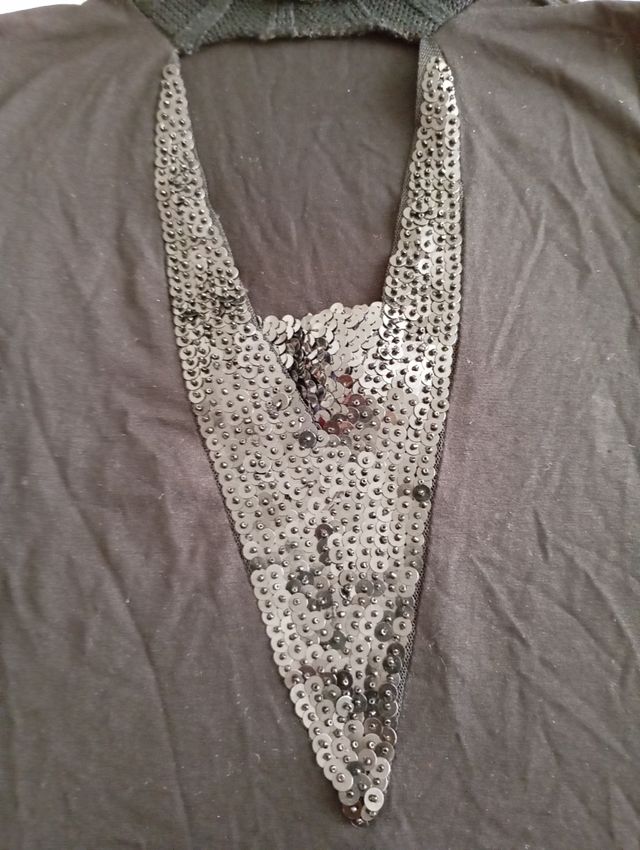 Top negro lentejuelas cuello alto