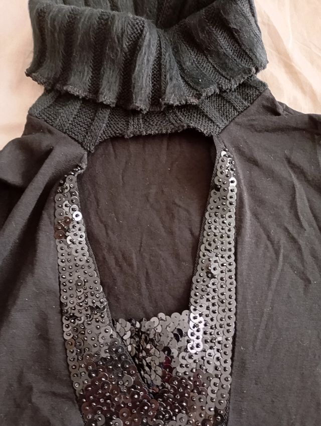 Top negro lentejuelas cuello alto