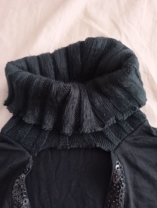 Top negro lentejuelas cuello alto