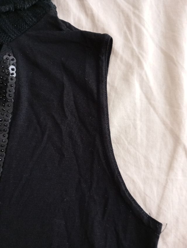 Top negro lentejuelas cuello alto