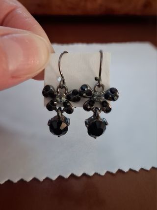 Pendientes negros en forma de lazo
