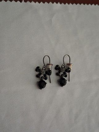 Pendientes negros en forma de lazo