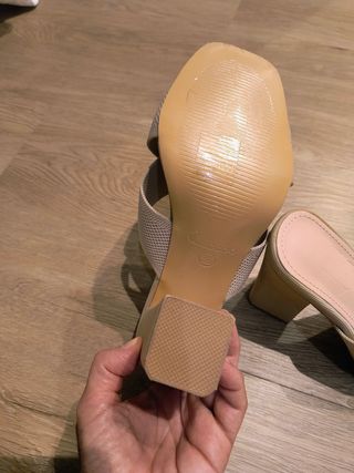 Sandalias tacón beige