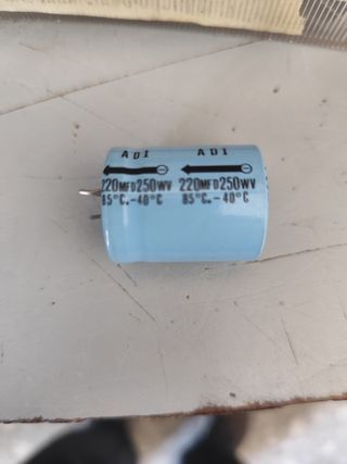 Condensatore 220mF 250V - ADI