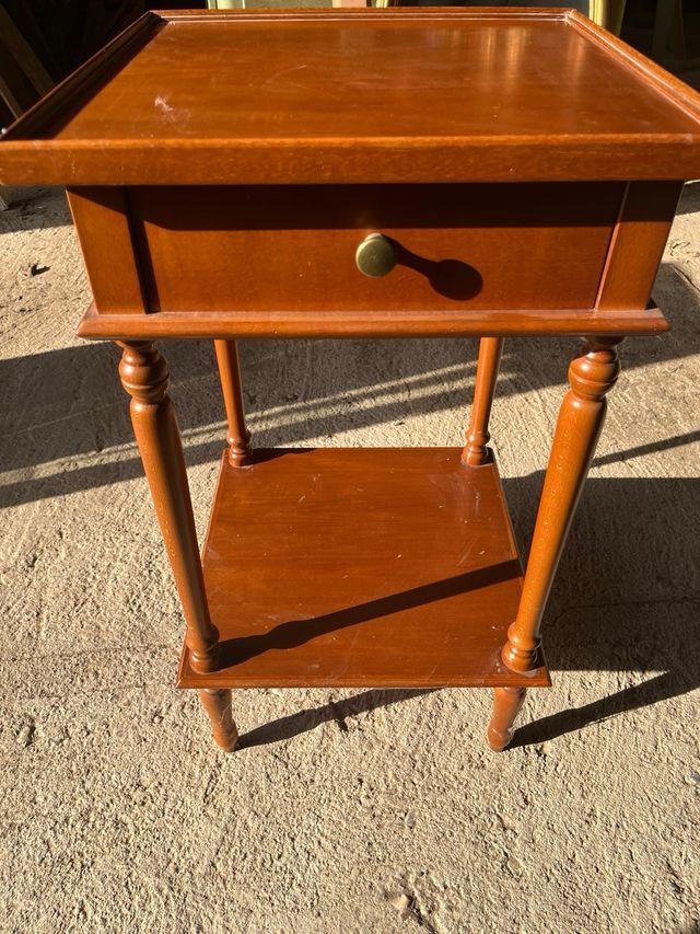 Mesita noche madera marrón