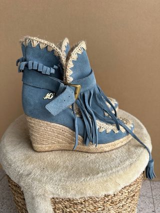 Mauro Volponi botines de cuña artesanales flecos