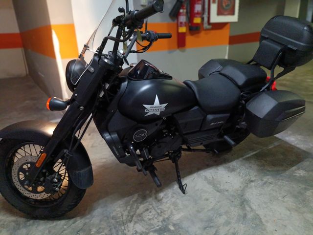 Moto UM 125cc Custom