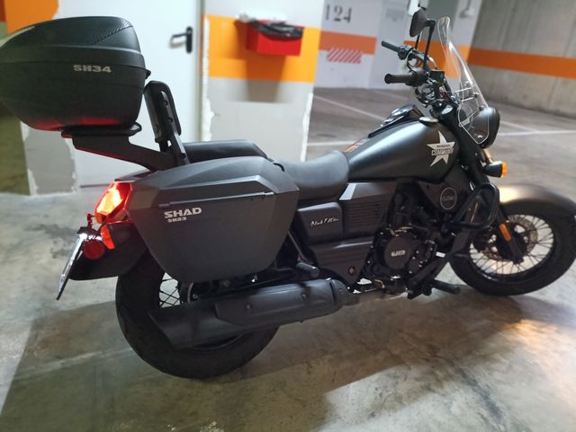 Moto UM 125cc Custom