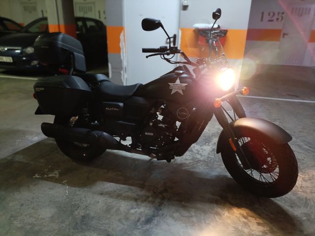 Moto UM 125cc Custom