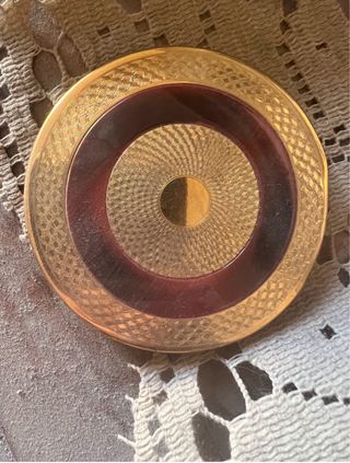Polvera vintage dorada y roja
