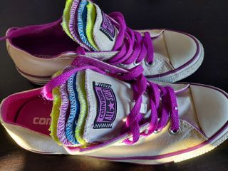 Converse Moradas y Blancas