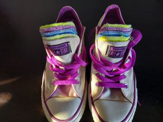 Converse Moradas y Blancas