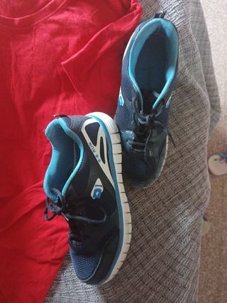 Zapatillas NICOBOBO - Talla 41 y camiseta m