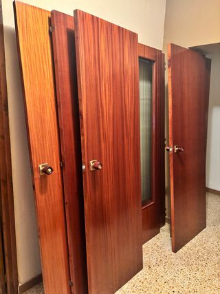 Puertas madera maciza lacadas