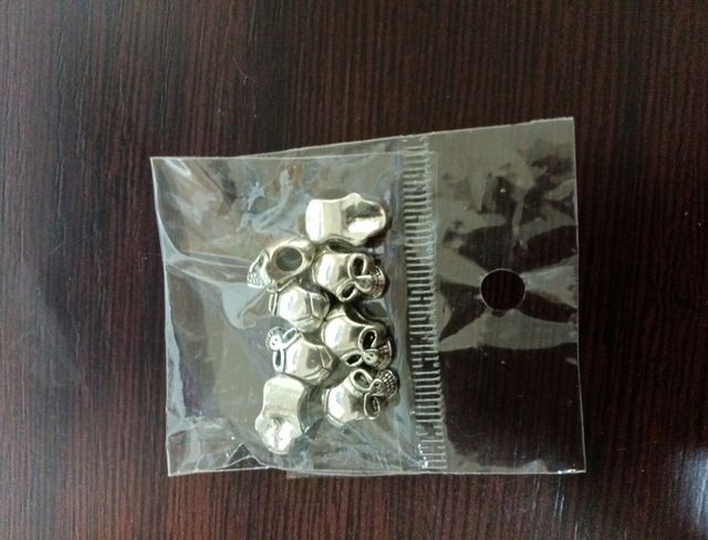 8 abalorios calavera plateados