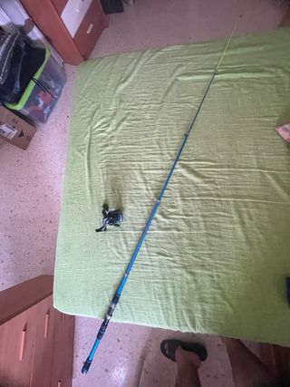Caña y carrete con hilo ,pesca