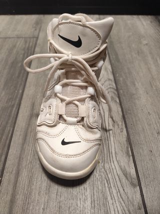 Zapatillas Nike blancas muy cuidadas 