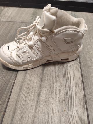 Zapatillas Nike blancas muy cuidadas 