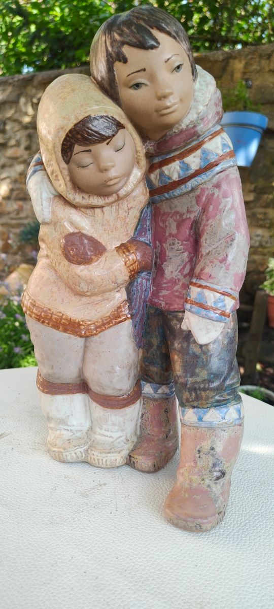 Niños esquimales de porcelana