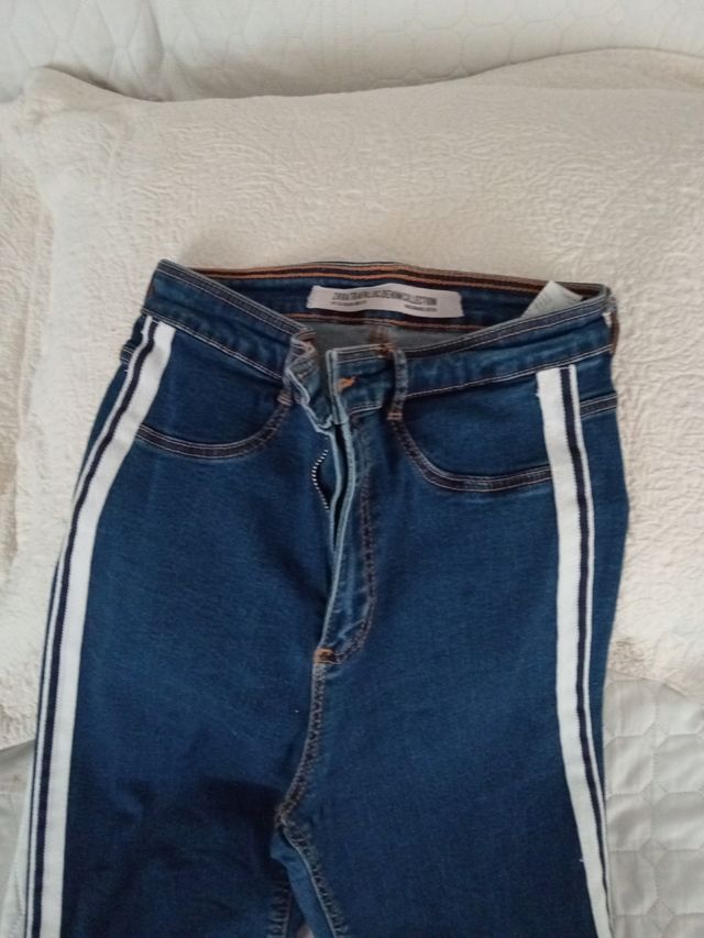 Vaqueros pitillo rayas blancas