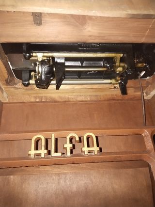 Máquina Coser Alfa Antigua con mueble adaptado