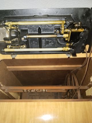 Máquina Coser Alfa Antigua con mueble adaptado