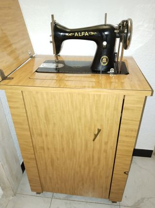 Máquina Coser Alfa Antigua con mueble adaptado