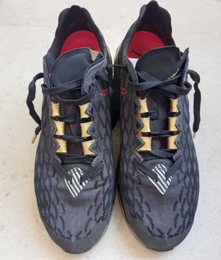 Zapatillas Nike Air Jordan - Negras y Doradas