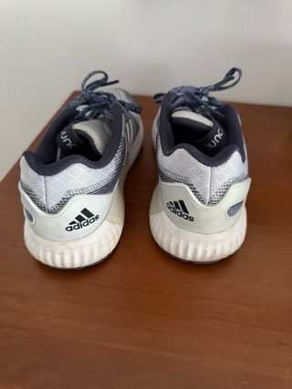 Zapatillas Adidas azul y blancas